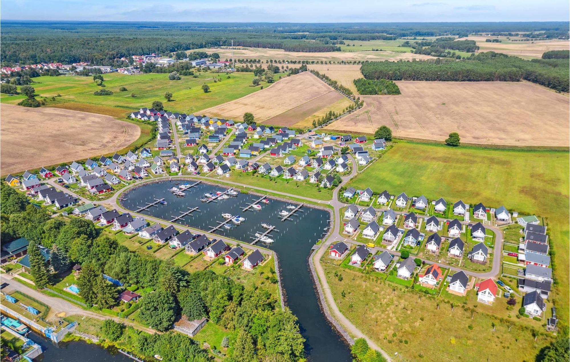 Amazing home in Zerpenschleuse with 2 Bedrooms&WiFi Buitenkant foto